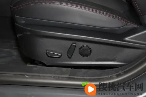 开福特蒙迪欧半年，发现它很适合家用，空间大，配置高，不后悔-2