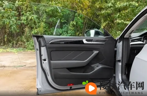 体育生jiji洗澡无打码秘:体育少年洗澡瞬间曝光,隐私揭秘引热议-1