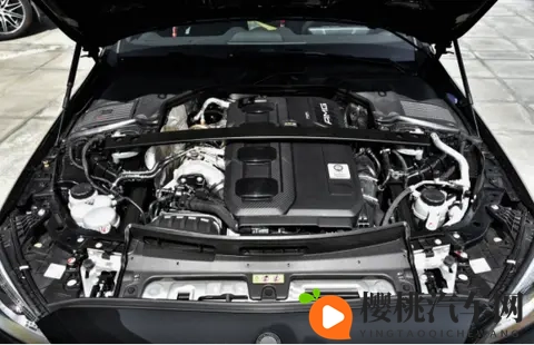 零百加速43秒，价格有所下调，26款奔驰C级AMG上市-2