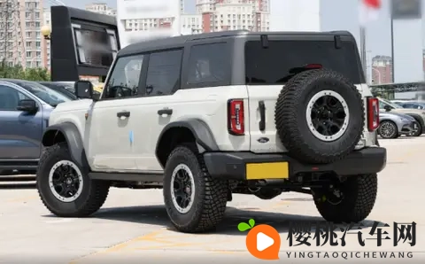 硬派SUV变局：福特烈马荒地版以原厂高配入场，普拉多如何应对？-2