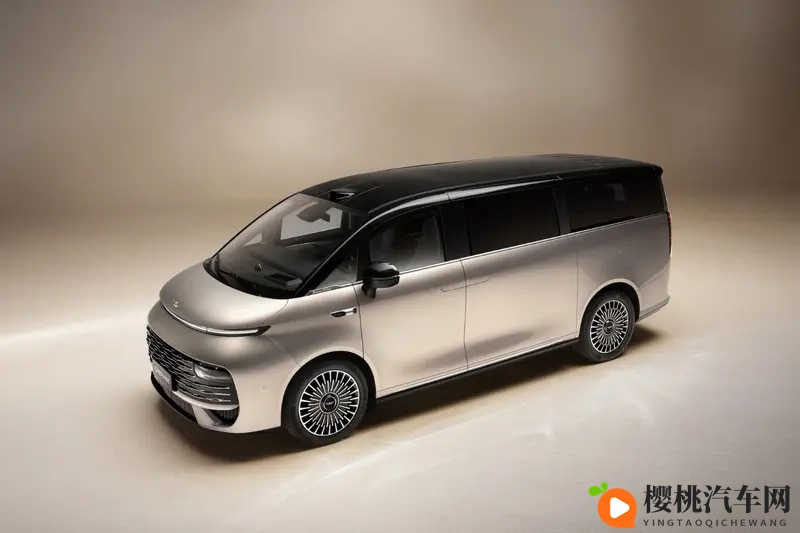 吉利银河首款豪华旗舰MPV银河V900官图首曝-1