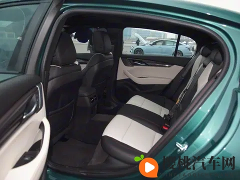 不到20万就能买B级豪华车?标配20T+10AT,16个音响,后驱能漂移-1