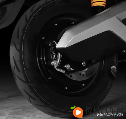 130km续航vs52km时速,绿驹曜影和普通踏板车谁更香?-2