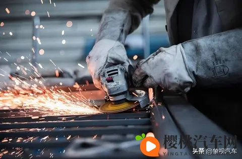 关税大刀砍向自己！美国汽车业18万人失业，万亿产业链加速逃离-2