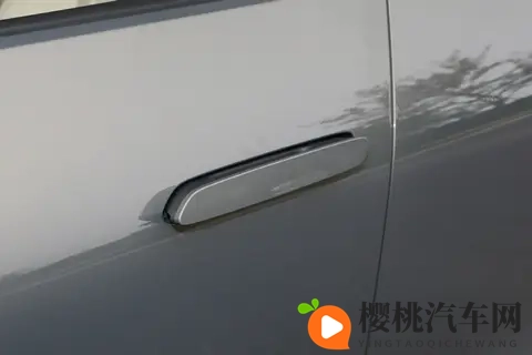 乐道L90：大三排SUV，可充可换可升级的补能体系，适合家用！-1