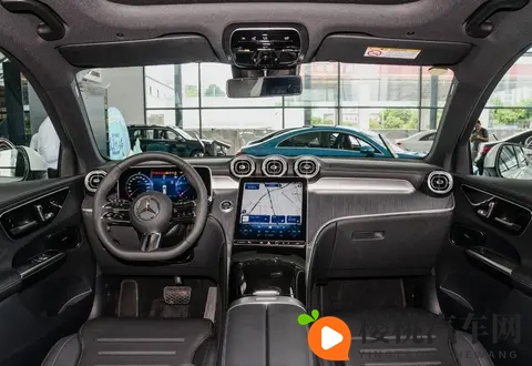 奔驰GLC 260 vs 奔驰GLC 300怎么选？预算卡40万的人必须看这篇！-1