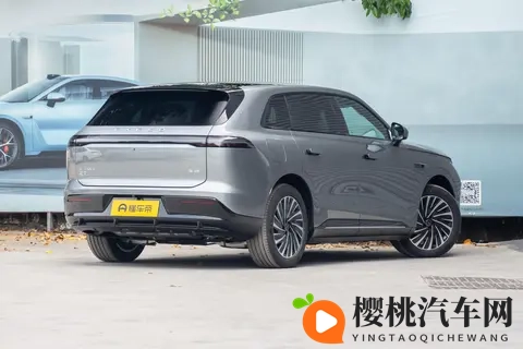 2025款星纪元ET增程版 Pro高速辅助驾驶:实用与科技的平衡之选-1