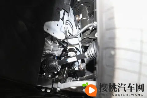 林肯 Z 选燃油还是混动?要燃油尊尚版还是要尊尚混动版的质感?-3