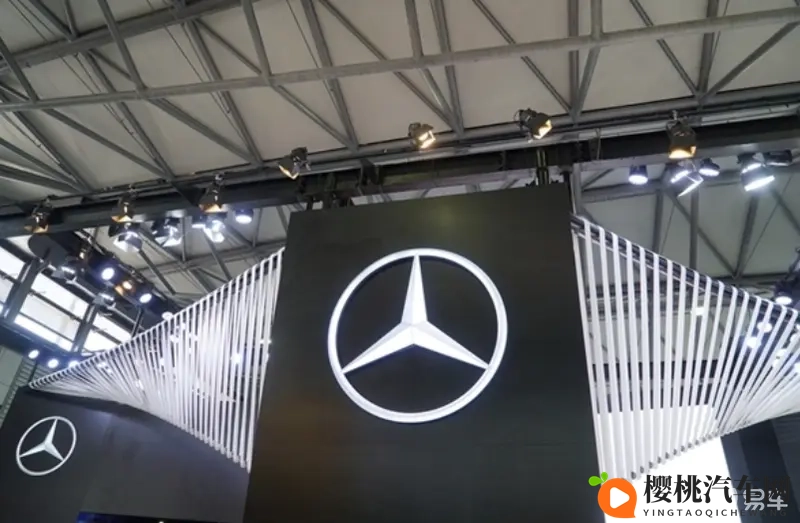 奔驰 GLB 新内饰被喷 “廉价，网友怒怼 被国产带偏-1