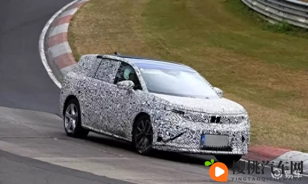 阿娇脱了内裤打开腿让人躁:阿娇大胆举动引发热议,场面火爆令人激动-1