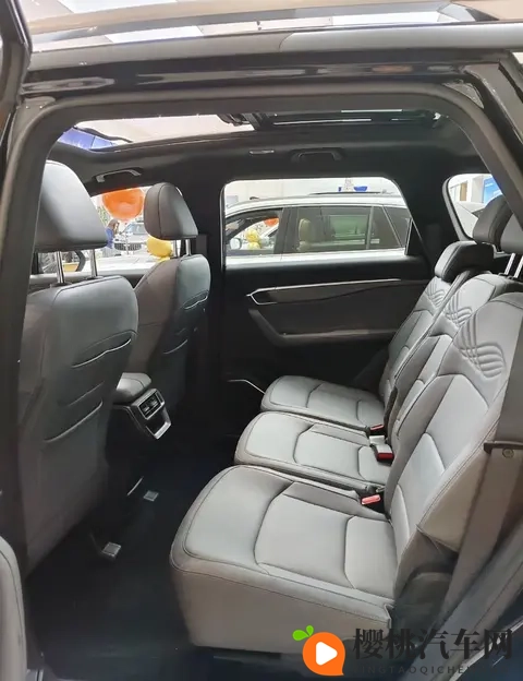 新款吉利豪越L到店,换装新前脸,新增15T动力,提供5_6_7座可选-2