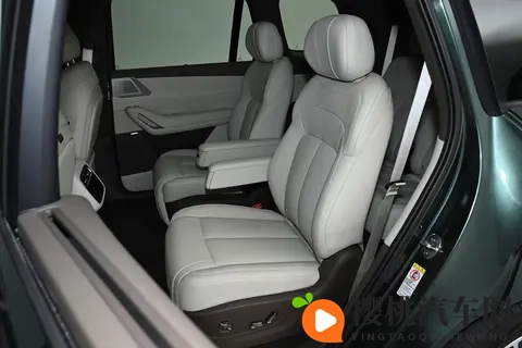 把客厅搬上车?腾势 N8L 凭 3 个 “L” 征服全家!-2