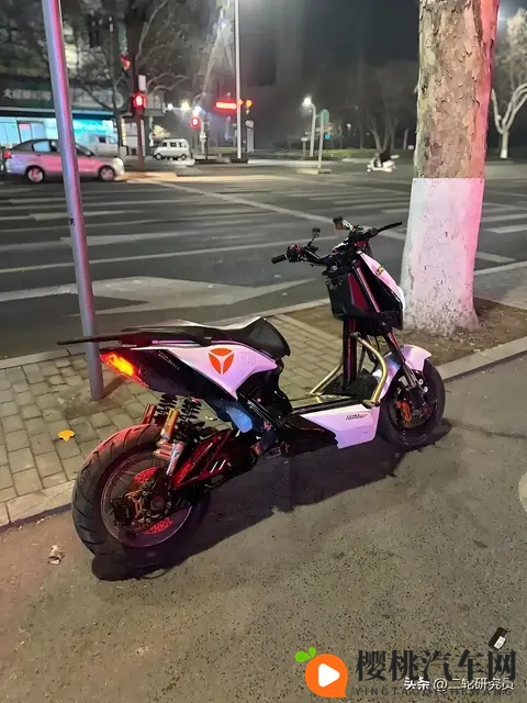 选电摩别乱买!雅迪X5这3个优势,让你通勤一周一充还倍儿有面-3