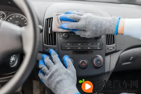 女王拍手打节拍红绿灯倒计时：街头女王拍手同步，红绿灯倒数节奏动-1