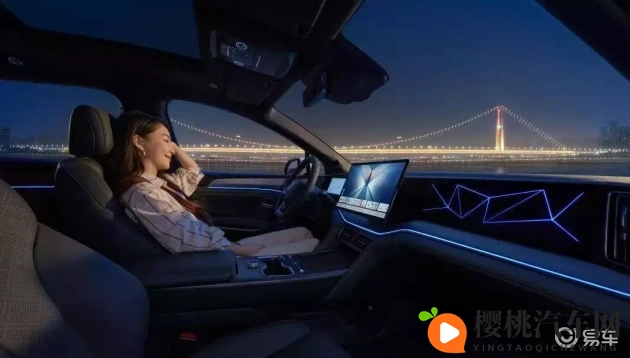 卡戴珊RayJ无删减在线：卡迪拉克XT5：奢华SUV，尽享驾驶乐趣-2