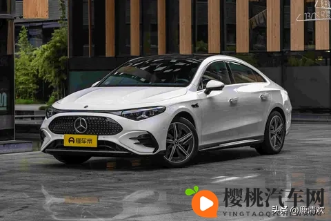 男女相互戳戳：情侣间互动逗趣，亲密互动逗乐多-2