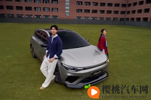 15万内没有竞品,零跑Lafa5来袭,预售才1058万起-2