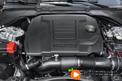 捷豹 XFL 选两驱还是四驱？选基础豪华还是全面升级？-2