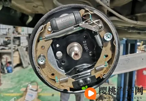 摩托车刹车系统解析:鼓刹、碟刹与ABS,核心原理与差异一目了然-3