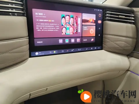 智己LS9实体店看车体验——不愧是上汽旗舰-2