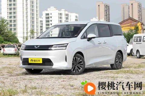 七万块买侧滑门MPV，五菱这次真敢玩，家庭用车要变天了-1