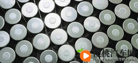 BBW丰满大肥奶肥婆：胖身材女性，曼妙曲线引人注目-1