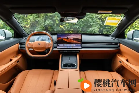 东风奕派eπ007+：新能源轿跑新风向，科技与实用齐飞-3