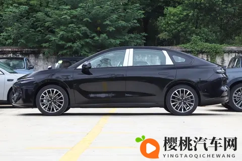 岚图泰山携华为智驾 + 三腔空悬，冲击高端豪华市场-1