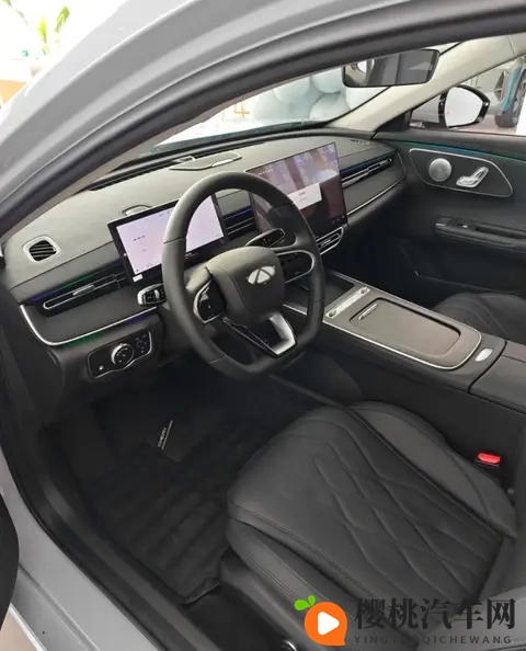 家用新能源轿车二选一:风云A8L对比秦L舒适节能多维度,谁更适合-2