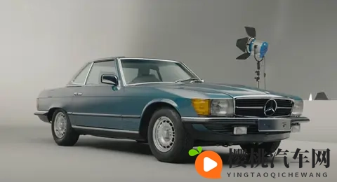 92岁老人收藏的1982年全新奔驰500SL-2