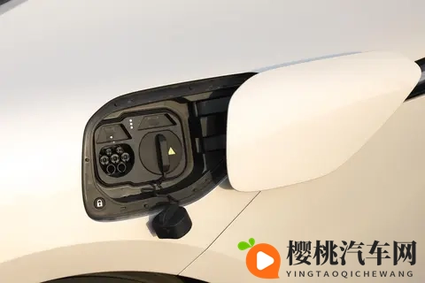 2599万起的豪华暴击!阿维塔12四激光版:四激光雷达+华为ADS-3