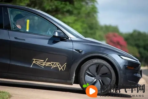 Robotaxi商业化：规模、成本与责任的“三重门”-1
