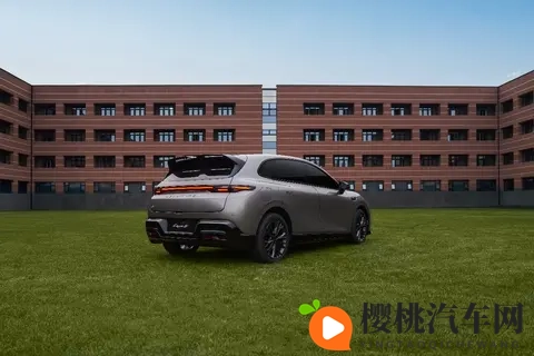 预售10万出头!零跑Lafa5真的值吗?凭什么别人比它便宜那么多?-2