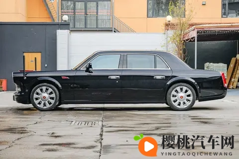 700 万级自主旗舰:红旗国礼 VS 劳斯莱斯谁更值-1
