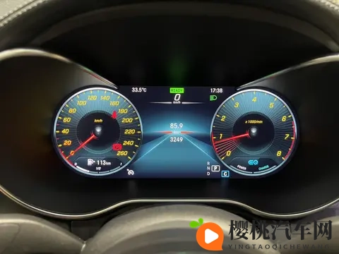 开了不到一年就换?准新一手奔驰C级,这价格真香!-3