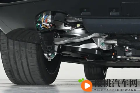 把客厅搬上车?腾势 N8L 凭 3 个 “L” 征服全家!-1