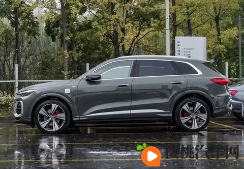 奥迪Q5L这次改得不得了,华为智驾和灯厂新把戏都来了-3