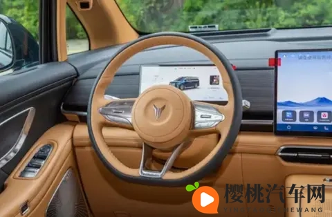 26款岚图梦想家告别“路怒症”与“停车慌”，家庭出行增强信心-2