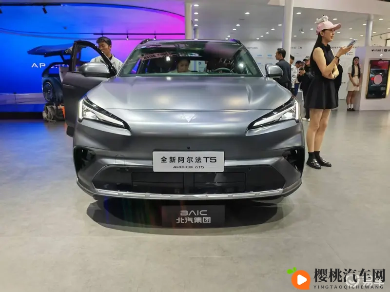 纯电+增程，入门即高配，极狐全新阿尔法T5性价比逆天了-1