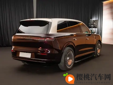 东风造了台“库里南”,配华为“全家桶”+三腔空悬,外观很霸气-3