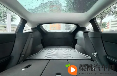 特斯拉Model Y821公里续航,2885万值不值?四大版本终极选购指南-1