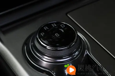 自动驻车和电子手刹有什么区别？老司机：这都不懂别开车了-1