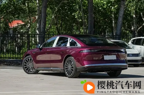 高速稳如BBA！奇瑞风云A9L值不值得买？老司机掏心窝子说10句实话-1