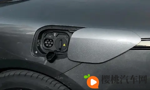 智能科技全面进阶，阿维塔12四激光版重塑豪华电动座驾-1