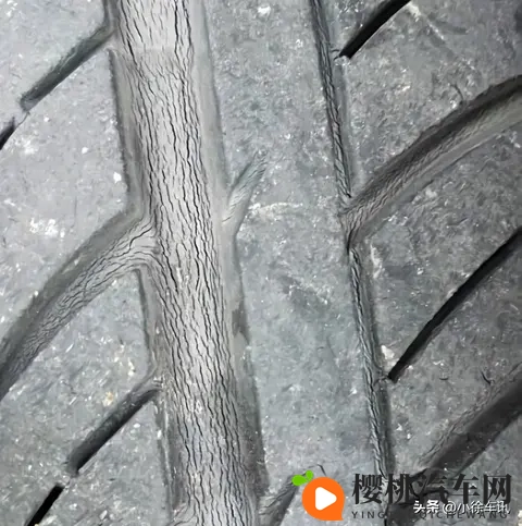 5,6年的轮胎,每年几千公里,花纹还很深,有点老化,用不用更换-2