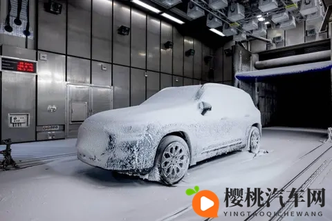 七座+三连屏+星空顶，奔驰全新GLB官图公布，新增纯电版本-1