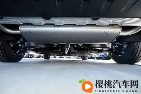 吉利星瑞：15万买台燃油家轿，空间大动力强，全家出游好帮手-3