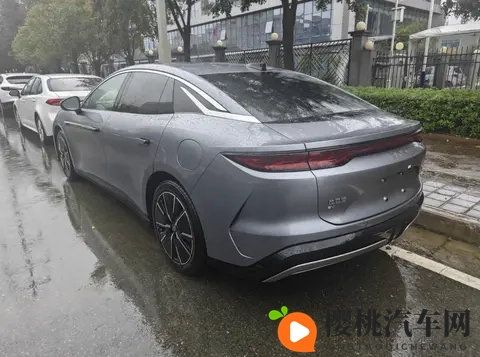 男生的肌肌捅女生的肌肌：男生肌肤接触女生肌肤瞬间-1