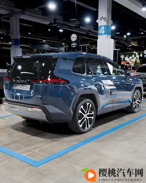 全新一代丰田RAV4插混版实车亮相 配25L动力 若国产能卖得好吗?-1