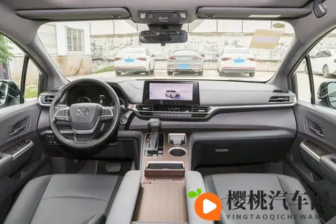 30万上下买台“全家桶”MPV,格瑞维亚到底该挑哪一款?-2